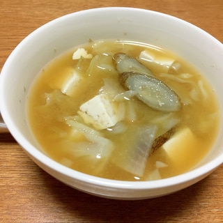 豆腐とごぼうと大根の味噌汁